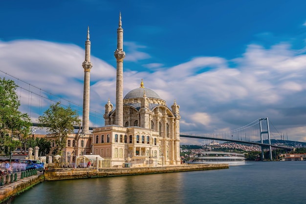 터키 이스탄불 보스포러스 해협의 오르타쿄이 모스크
