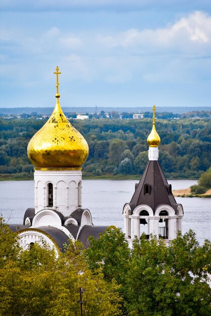 Православная церковь на берегу реки