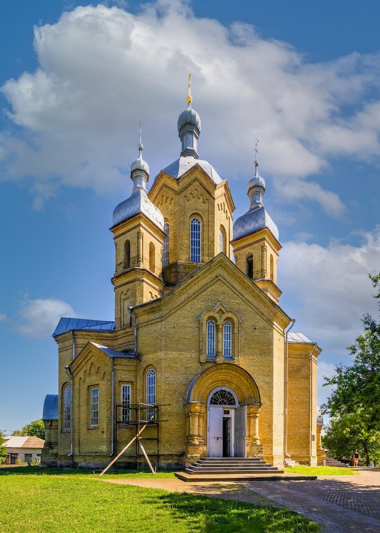 Фотография православная церковь в черкасской области в солнечный летний день