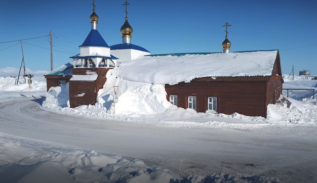 Foto chiesa ortodossa inondata di neve