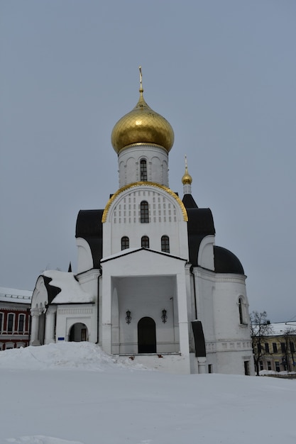 Православная церковь зимой