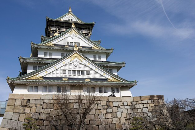 Photo the osaka castle in the big castle and most famous in osaka japan