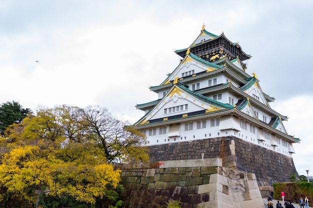 Замок Осаки в парке замка Осака Япония