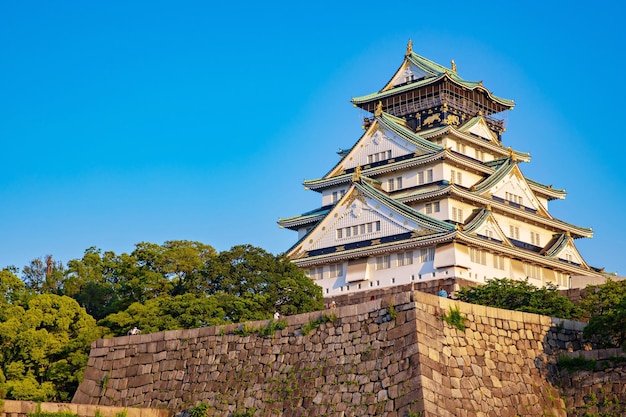 Osaka Castle Park is een openbaar stadspark en een historische plek in Osaka, Japan.