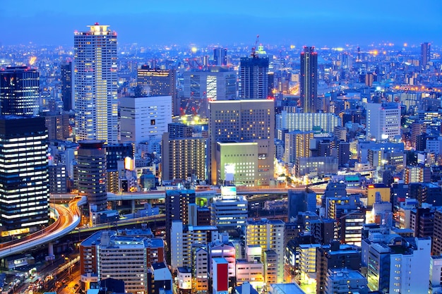 写真 大阪の夜の街並み