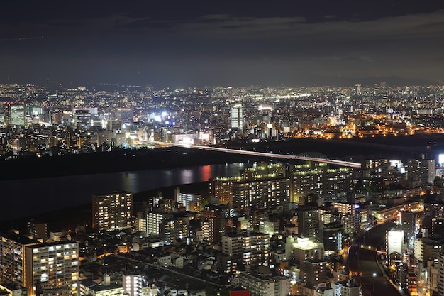 Osaka-stad in het stadsbeeld van Japan bij nachtmening