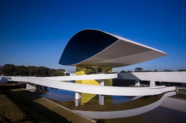 Oscar Niemeyer Museum, of MON, in Curitiba, Parana State, Brazilië.