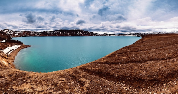 Oskjuvatn blauw meer