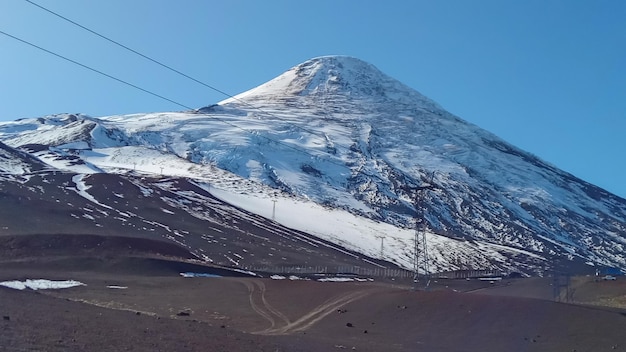 チリ南部のプエルト バラスにあるオソルノ火山の雪の頂上