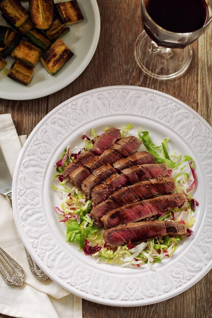 Ossenhaas met gemengde salade