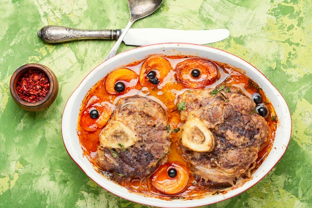 Ossobuco-rundvlees met abrikoos