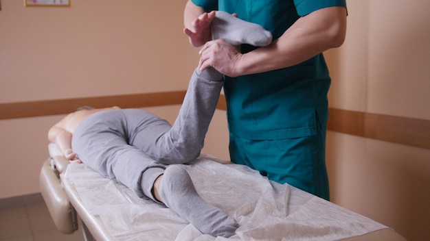 정골 요법 - 물리 치료 - 스포츠 부상 재활, 클로즈업