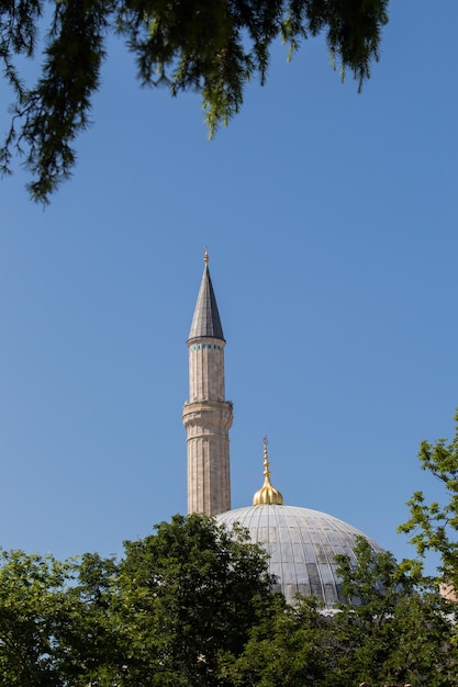 Photo ottoman turkish style mosque minaret as religious muslim temple architecture