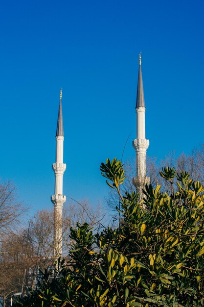 Photo ottoman turkish style mosque minaret as religious muslim temple architecture