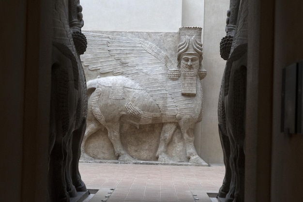 Oud beeldhouwwerk van Babylonië en Assyrië uit Mesopotamië