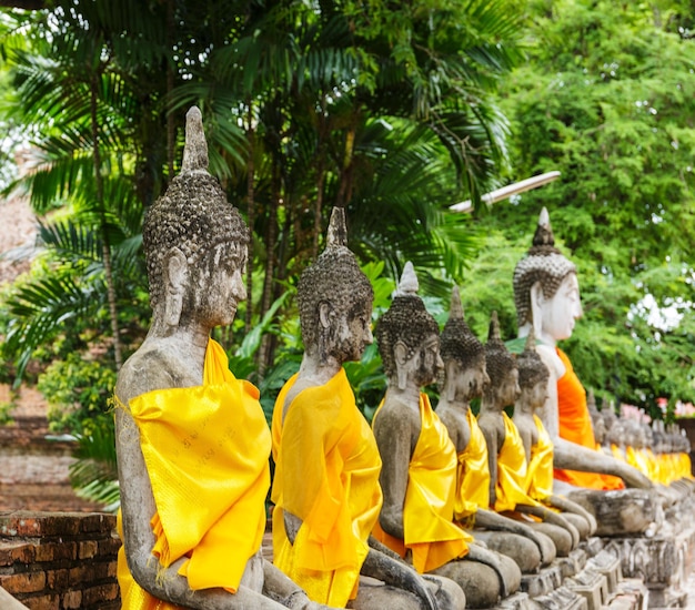 Oud Boeddhabeeld in tempel