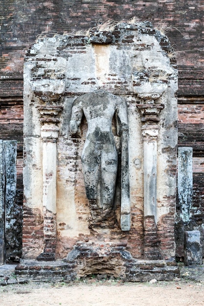 Oud boeddhistisch monument in Sri Lanka