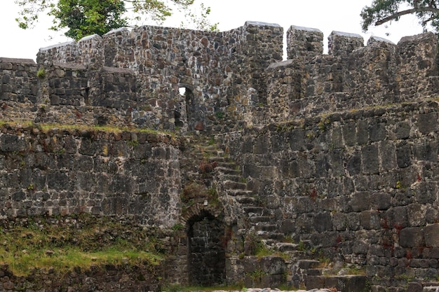 Oud Byzantijns Gonio-fort in de buurt van Batumi Georgia