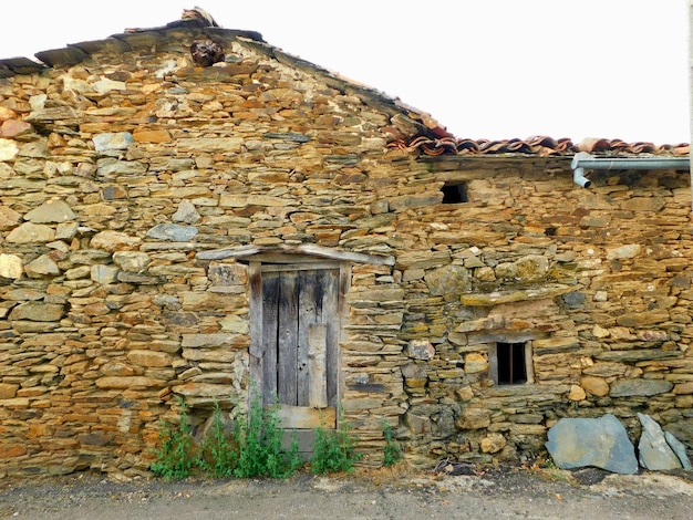 oud gebouw in een landelijk dorp