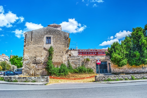 Oud gebouw in sassari, italië