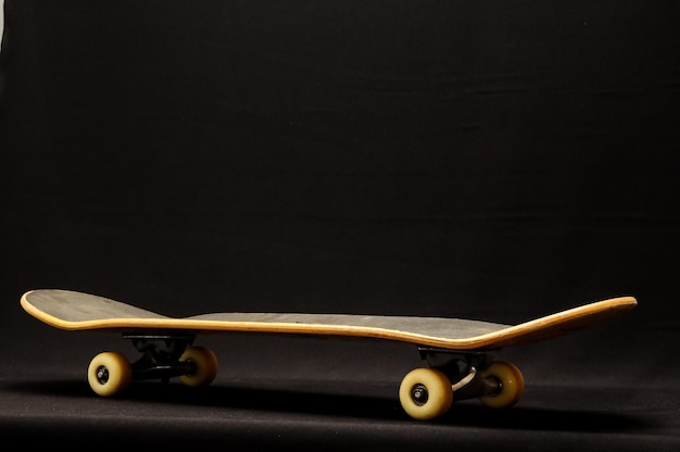 Oud gebruikt houten skateboard