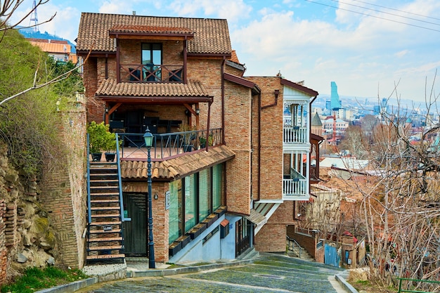 Oud gezellig gebouw van Tbilisi, Georgië