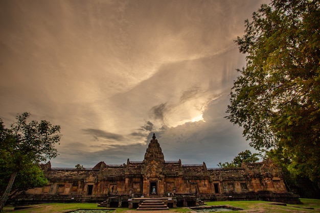 Oud kasteel thai in bos