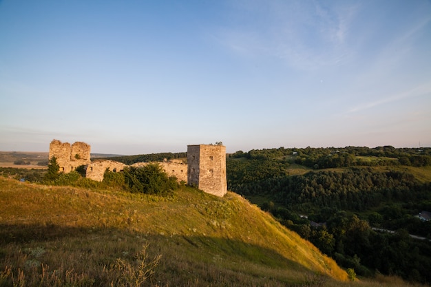 Oud kasteel van Kudrinci-dorp, Khmelnitska oblast, de Oekraïne.