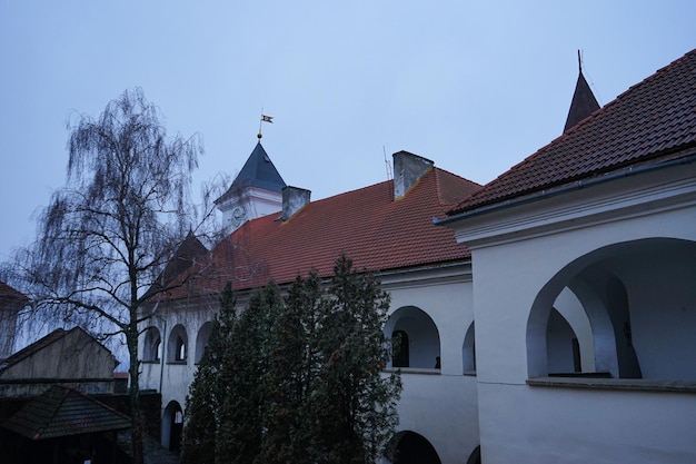 Foto oud kasteel van polanok gelegen in de stad mukachevo, oekraïne