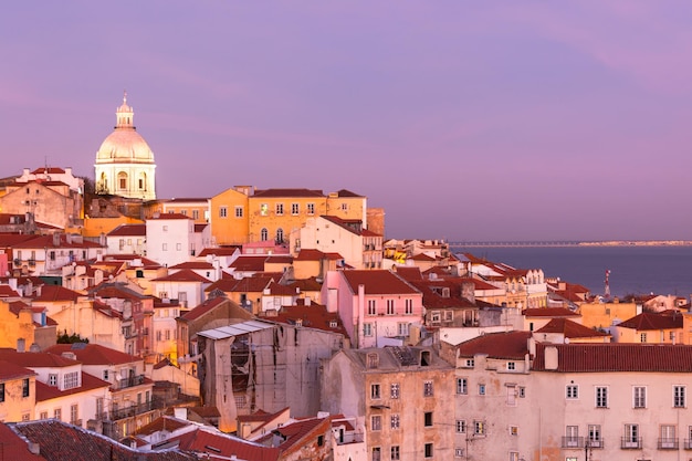 Oud Lissabon bij zonsondergang