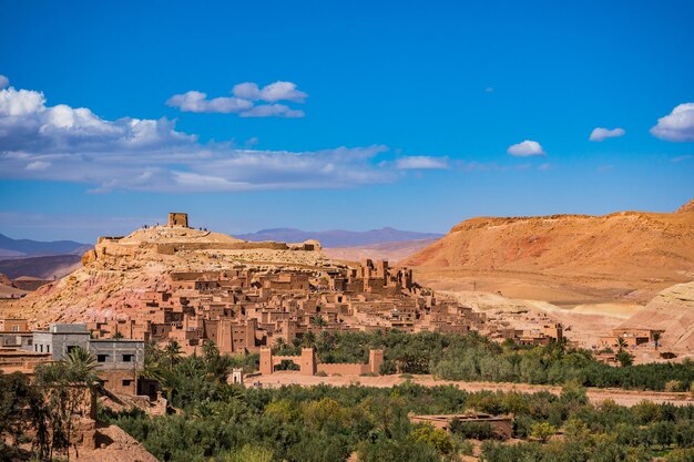 Oud versterkt dorp Ksar van AitBenHaddou of Benhaddou, gelegen langs de voormalige karavaanroute tussen de Saharawoestijn en Marrakesh