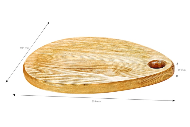 Oude bevlekte schone lege rechthoekige houten snijplank geïsoleerd op wit in een schuine lage hoekweergave voor voedselplaatsing