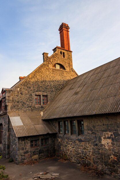 Oude Bratslav-watermolen met krachtcentrale in Nemyriv, Oekraïne