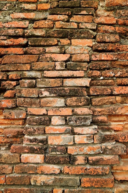 Oude buitenste bakstenen muur van Wat Phra Si Sanphet tempel in Ayutthaya Historical Park Thailand