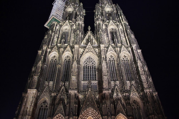 Foto oude dom van keulen 's nachts in duitsland