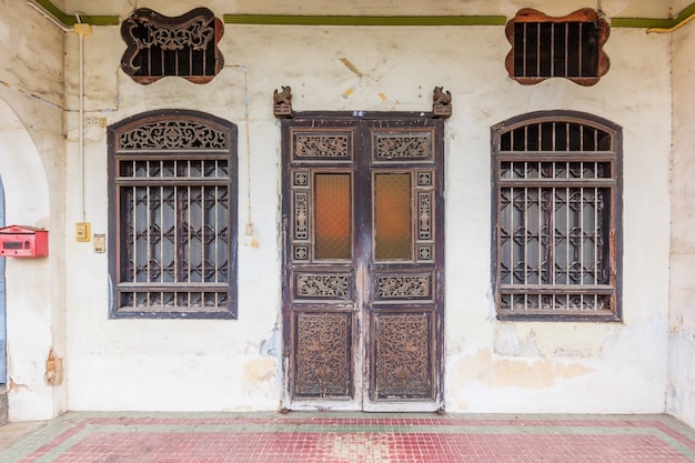 Oude gebouwen De Portugese stijl van Sino in Phuket-stad Thailand.