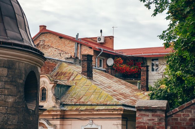 Oude gebouwen en prachtige Europese architectuur in Oekraïense steden voor de oorlog