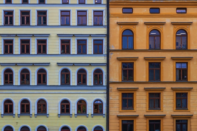 Oude gebouwen gevels in praag stad, tsjechië