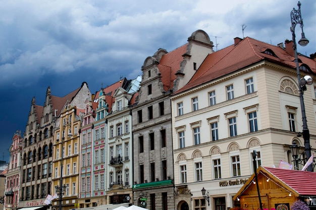 Oude gebouwen op Ostrow Tumski overdag in Wroclaw. Hoge kwaliteit foto