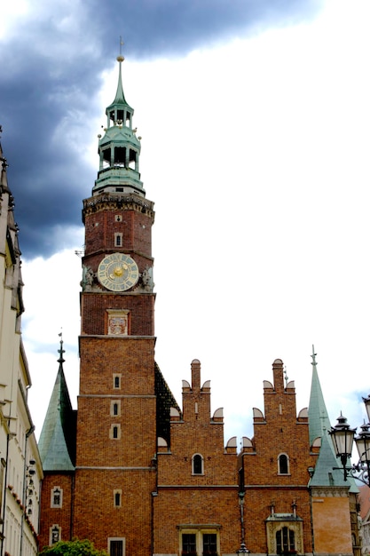 Oude gebouwen op Ostrow Tumski overdag in Wroclaw. Hoge kwaliteit foto