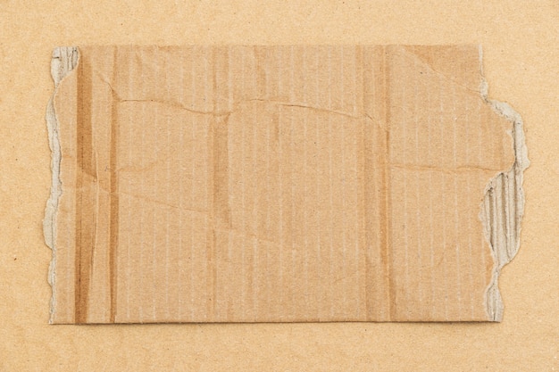 Oude gescheurde kartonnen papier textuur achtergrond close-up met kopie ruimte