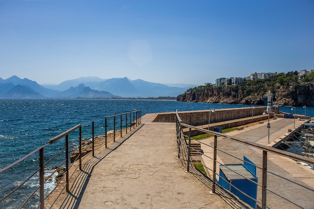 Oude haven in het antieke centrum van Antalya in Turkije