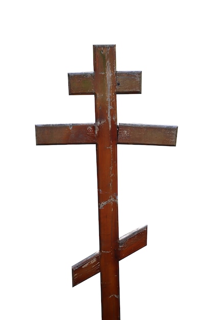 Oude houten christelijke orthodoxe kruis geïsoleerd op een witte achtergrond. hoge kwaliteit foto