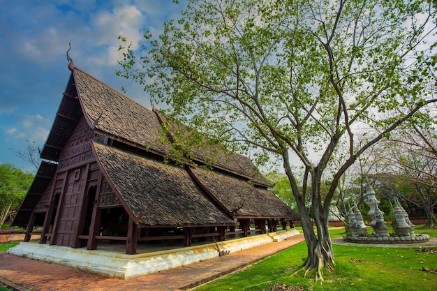 Oude houten kerk in Thailand, oude houten kerk, een tempel in Chiang Mai, Thailand