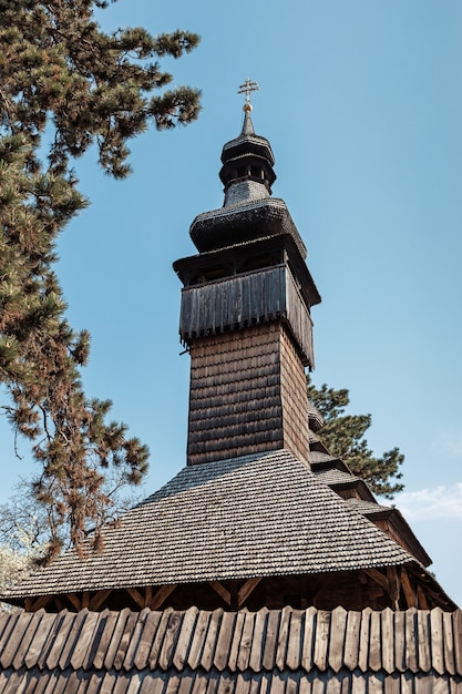 Oude houten kerk in Uzhgorod, Oekraïne. Grieks-katholieke kerk van de heilige aartsengel Michaël gebouwd in 1777 zonder ijzeren spijker