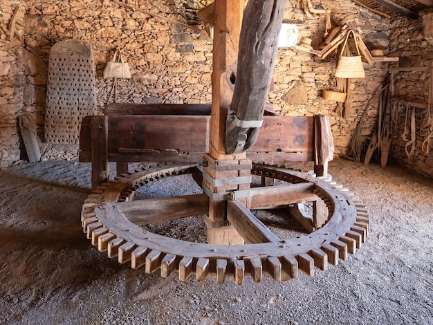 Oude houten molen in het oude dorp van Fuerteventura, Canarische Eilanden.