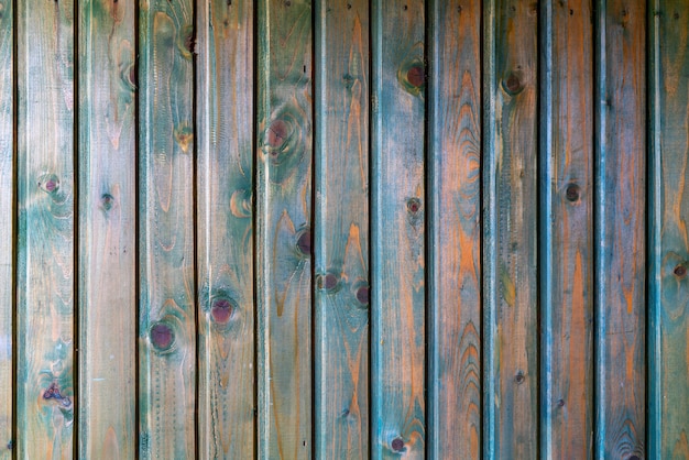 Oude houten planken met afbladderende verf. Uitstekende houtstructuur.