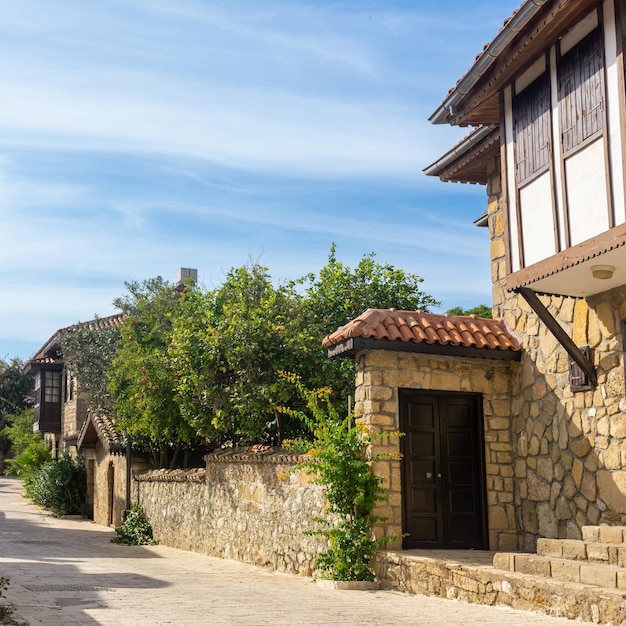 Oude huizen in de historische wijk Side in Manavgat, Turkije