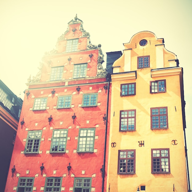 Oude huizen op het Stortorget-plein, Stockholm, Zweden. Gefilterde afbeelding in retrostijl