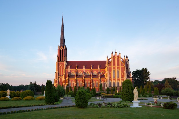 Foto oude katholieke kerk in hierviaty wit-rusland